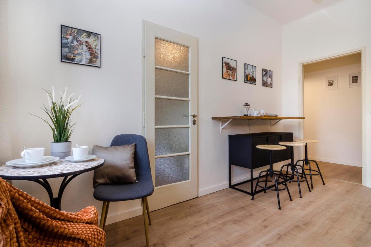 Apt In Prague Charles Bridge 1Km By Michal&Friends Buitenkant foto