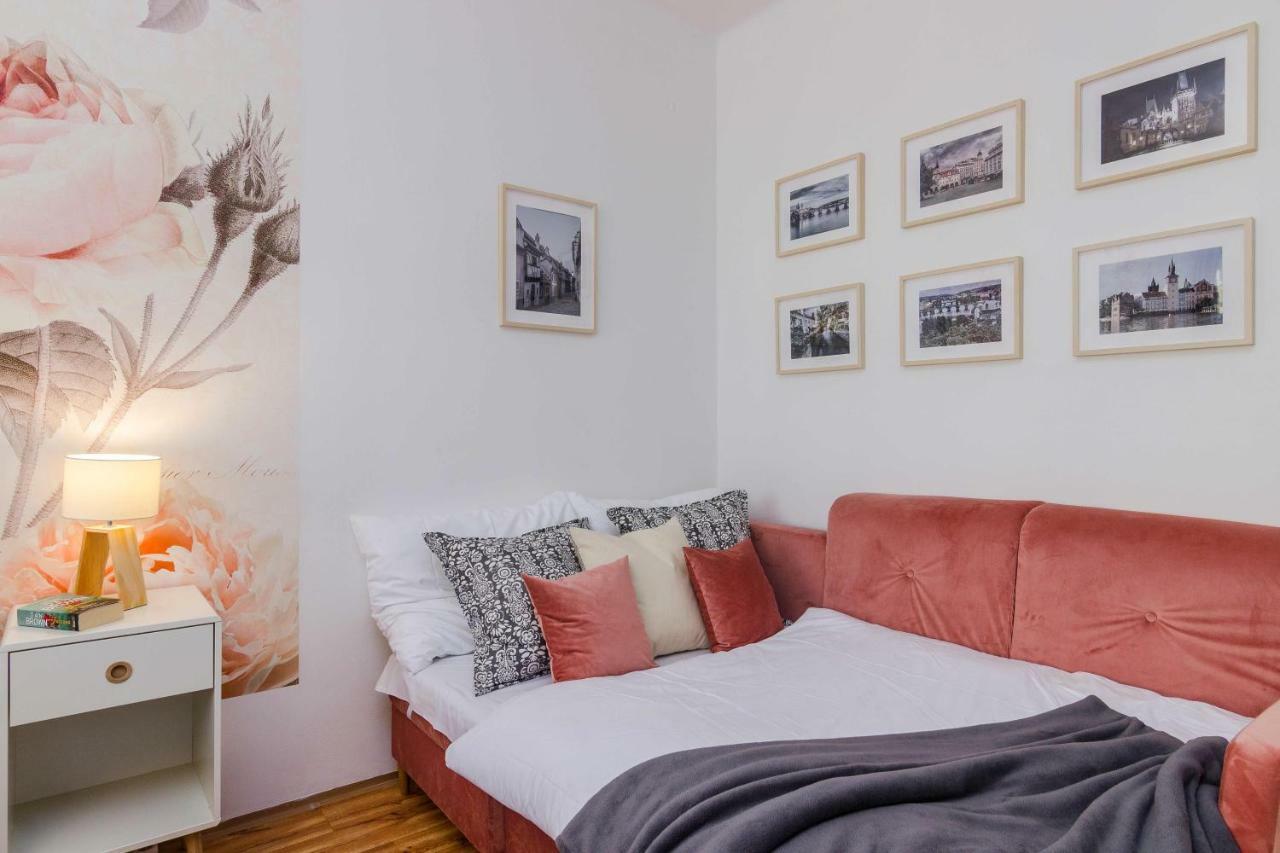 Apt In Prague Charles Bridge 1Km By Michal&Friends Buitenkant foto